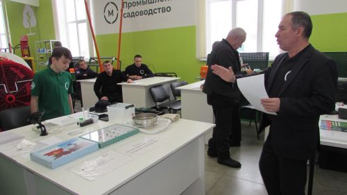 Җир әзерләп, эшкәрттеләр,  агачларны кистеләр...