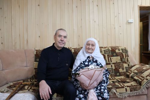 Олы Мәңгәр авылында яшәүче Фәрваз апа Хакимуллинаның 100 яшьлек юбилее