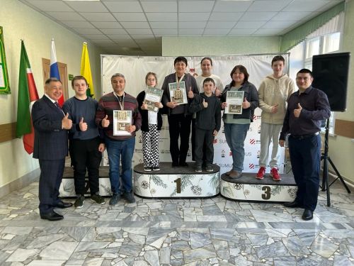 Әтнә шахматчыларының Сабадагы уңышы