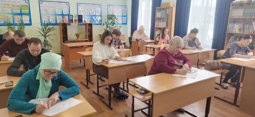 Олы Әтнә урта гомуми белем бирү мәктәбендә ата-аналар БДИ тапшырды