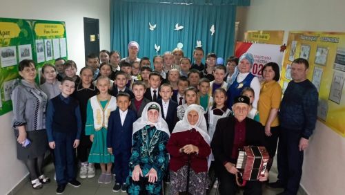 Бәхетле балачакларын сугыш урлаган