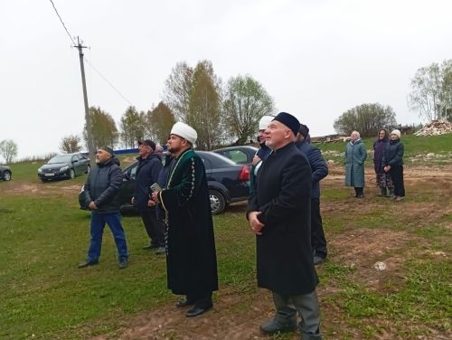 Борынгы мәчет манарасында ярымай балкый