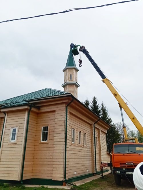 Борынгы мәчет манарасында ярымай балкый