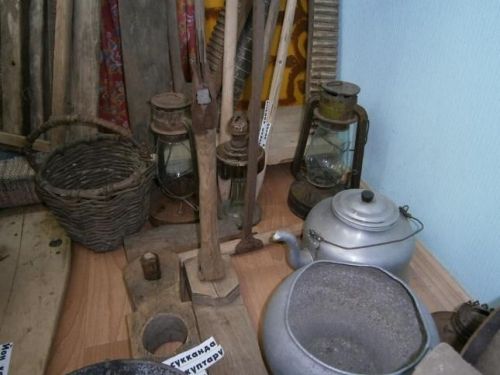 Әтнә җире: Комыргуҗада - Шиһабетдин Мәрҗани, Күлле Кимедә - Сибгат Хәким, Күәмдә -  Самат Шакир