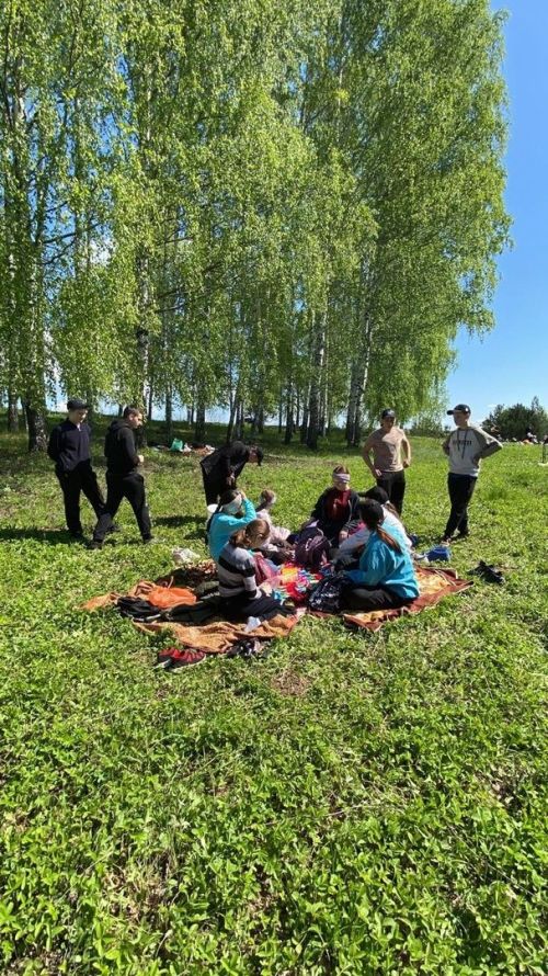 Ташчишмә авылы китапханәчесе балалар өчен поход оештырды