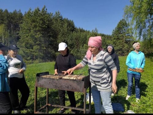 Ташчишмә авылы китапханәчесе балалар өчен поход оештырды