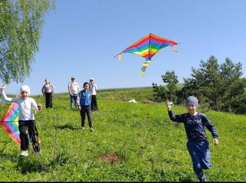 Ташчишмә авылы китапханәчесе балалар өчен поход оештырды