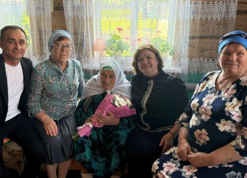 Шәмсенур Садыкова үзенең 90 яшьлек юбилеен каршы алды