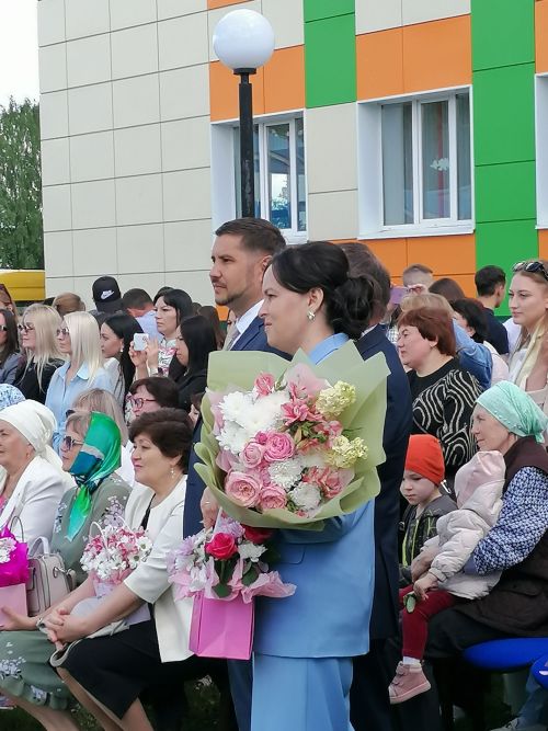 Соңгы кыңгырау яңа тормышка ишекләрен ача