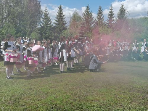 Соңгы кыңгырау яңа тормышка ишекләрен ача