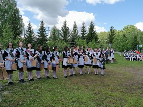 Соңгы кыңгырау яңа тормышка ишекләрен ача