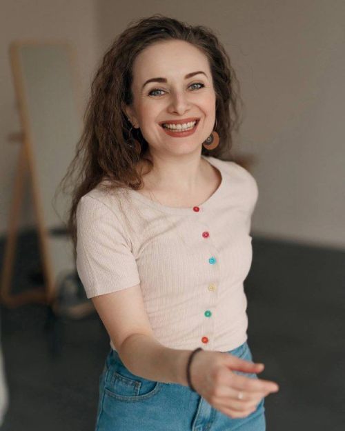 «Бисмилла әйтеп, Аллаhка тапшырып басам сәхнәгә»