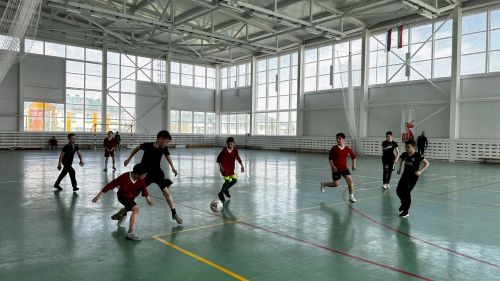 1 урынга Олы Әтнә урта гомуми белем мәктәбе лаек
