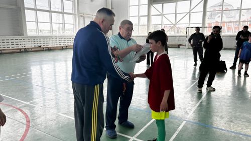 1 урынга Олы Әтнә урта гомуми белем мәктәбе лаек