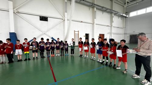 1 урынга Олы Әтнә урта гомуми белем мәктәбе лаек