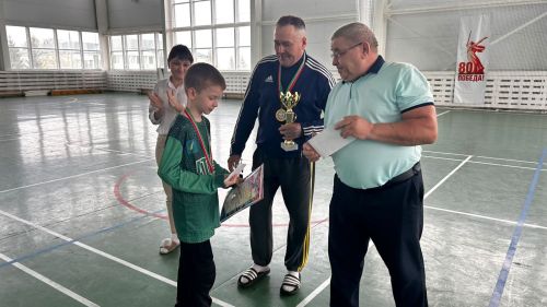 1 урынга Олы Әтнә урта гомуми белем мәктәбе лаек