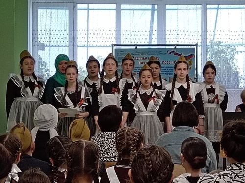 Комыргуҗа мәктәбендә тантаналы митинг булды