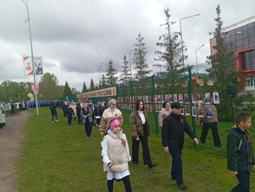Әтнәдәге Бөек Җиңүнең 80 еллыгына багышланган парад Улемсез полк белән башланып китте