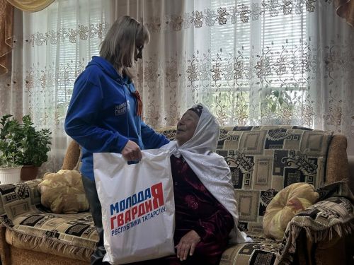 «Бердәм Россия Яшь гвардиясе» нең Әтнә җирлеге бүлеге җитәкчесе тыл ветераннарын Бөек Җиңү бәйрәме белән котлады
