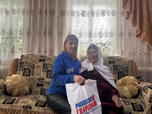 «Бердәм Россия Яшь гвардиясе» нең Әтнә җирлеге бүлеге җитәкчесе тыл ветераннарын Бөек Җиңү бәйрәме белән котлады