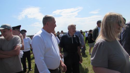 Атлар чаба томырылып  –  Җилдән җитез юртаклар