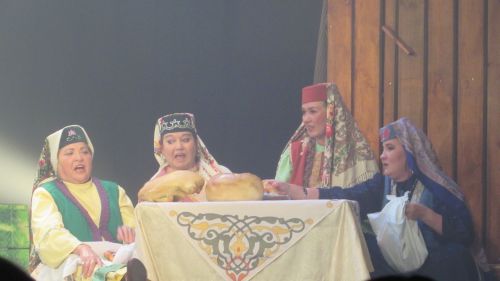 Әтнә театрының «Остазбикә» спектакленнән фотолар