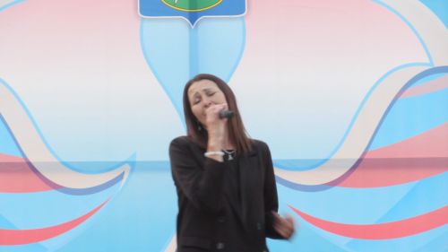 Бәхетле замана яшьләре паркка килүчеләрне ял иттерделәр
