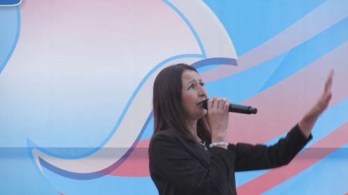Бәхетле замана яшьләре паркка килүчеләрне ял иттерделәр
