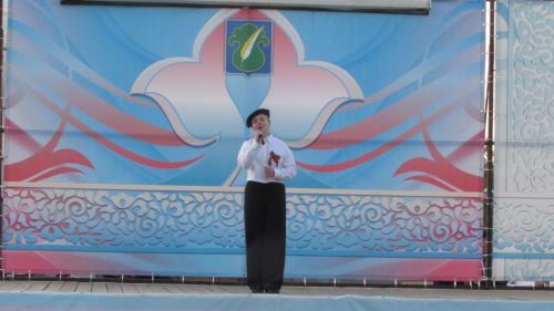 Бәхетле замана яшьләре паркка килүчеләрне ял иттерделәр