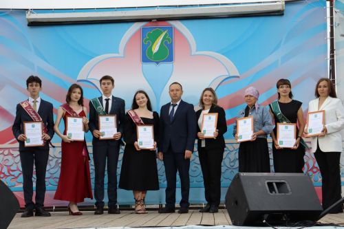 Әтнә районының чыгарылыш сыйныфы укучылары аттестатлар алдылар
