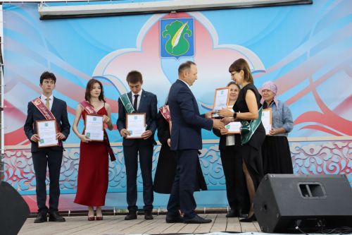 Әтнә районының чыгарылыш сыйныфы укучылары аттестатлар алдылар