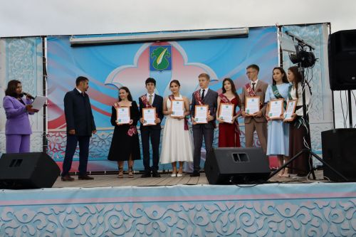 Әтнә районының чыгарылыш сыйныфы укучылары аттестатлар алдылар