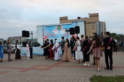 Әтнә районының чыгарылыш сыйныфы укучылары аттестатлар алдылар