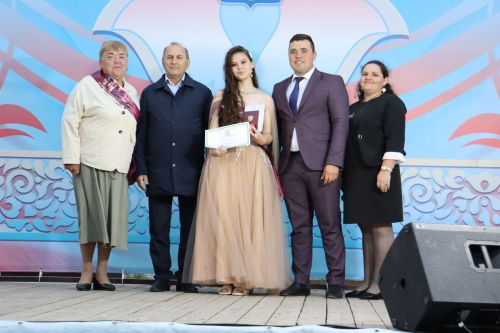 Әтнә районының чыгарылыш сыйныфы укучылары аттестатлар алдылар