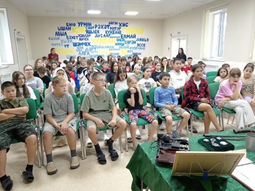 «Чулпан» лагеренда «Сугыш чоры ядкарьләре» күргәзмәсе: музей хезмәткәрләре балалар белән очрашты