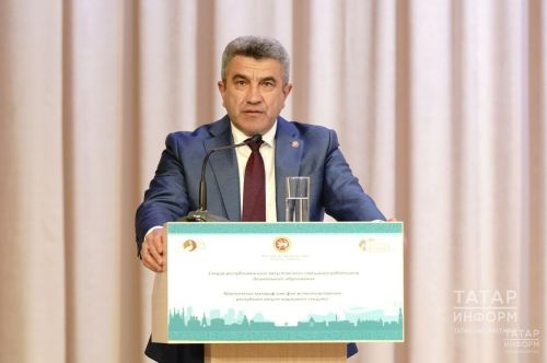 Илсур Һадиуллин Татарстандагы милли мәгариф системасы белән таныштырды