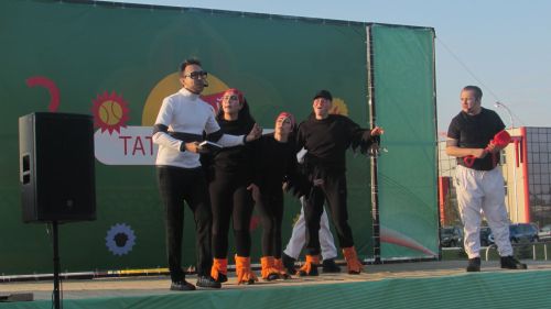 Әтнәнең ял паркында ачык һавада спектакль уйналды
