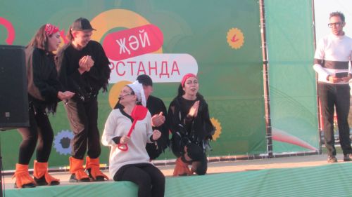 Әтнәнең ял паркында ачык һавада спектакль уйналды