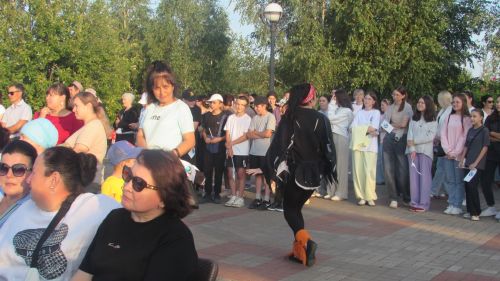 Әтнәнең ял паркында ачык һавада спектакль уйналды