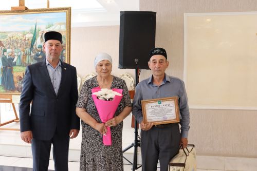 Әтнә районында 50 һәм 60 ел бергә яшәгән гаиләләрне котладылар