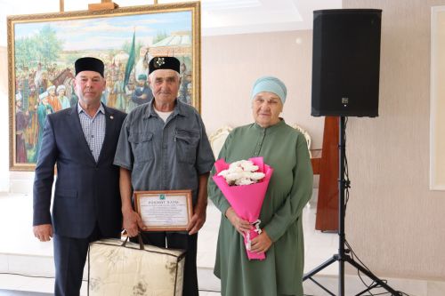 Әтнә районында 50 һәм 60 ел бергә яшәгән гаиләләрне котладылар