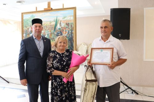 Әтнә районында 50 һәм 60 ел бергә яшәгән гаиләләрне котладылар