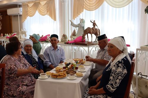 Әтнә районында 50 һәм 60 ел бергә яшәгән гаиләләрне котладылар