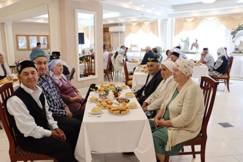 Әтнә районында 50 һәм 60 ел бергә яшәгән гаиләләрне котладылар