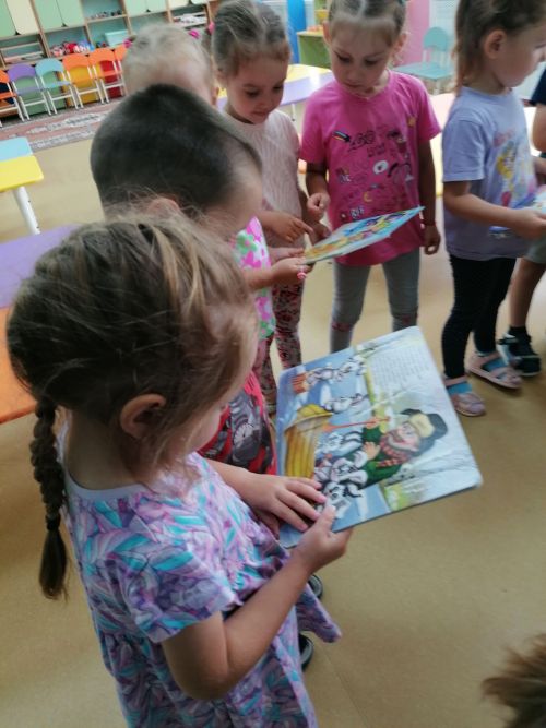 Балалар кечкенәдән матур әдәбият белән танышалар
