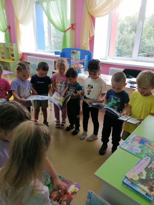 Балалар кечкенәдән матур әдәбият белән танышалар