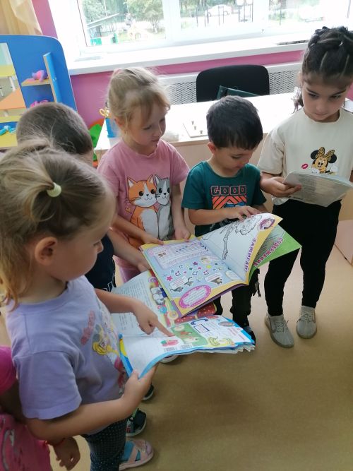 Балалар кечкенәдән матур әдәбият белән танышалар