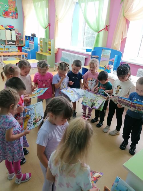 Балалар кечкенәдән матур әдәбият белән танышалар