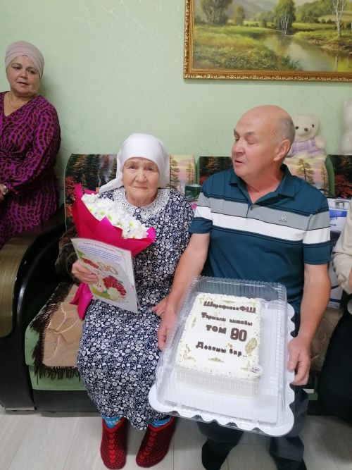 Бәрәскә авылыннан Фирая апа Шәрәфиевага 90 яшь тулды