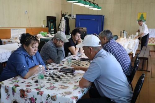 Миңгәр Сабантуе мәйданчыгында традицион шахмат-шашка ярышы үткәрелде